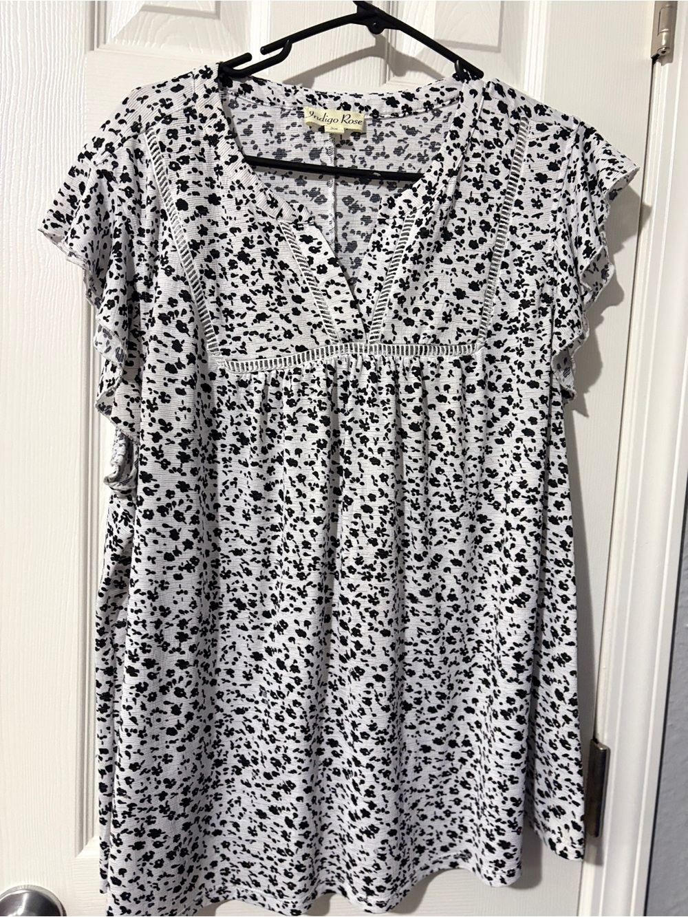 Indigo Black & White Floral V-Neck Flutter Sleeve Top 3x